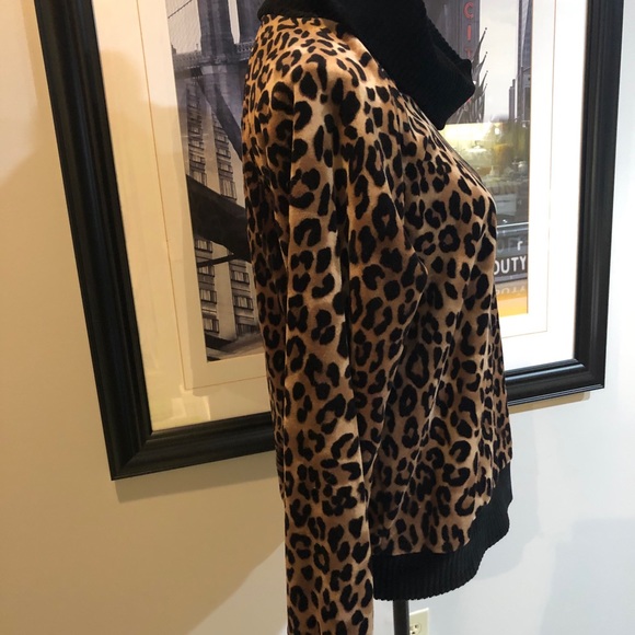 EUC Women’s Velour Leopard Print Pullover Sweater - Picture 5 of 10